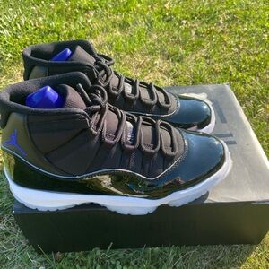 Men’s Jordan 11’s Space Jam.